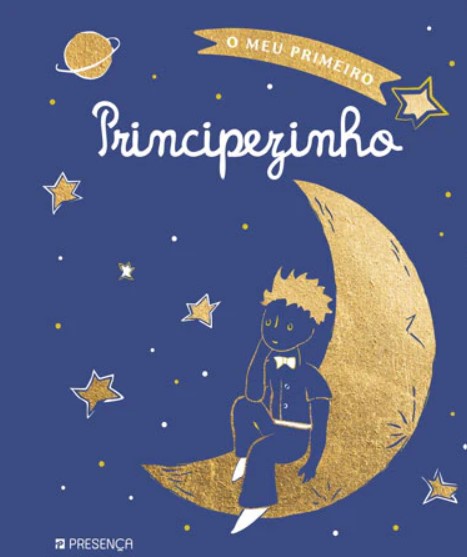 Capa de livro azul com ilustração dourada de menino sentado na lua e texto 