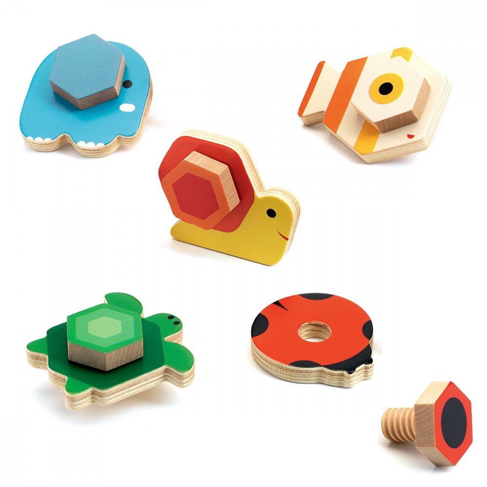 Brinquedos de madeira coloridos com formas de animais e parafuso de madeira