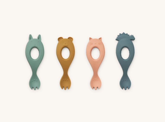 Conjunto de quatro colheres de silicone coloridas em formato de animais