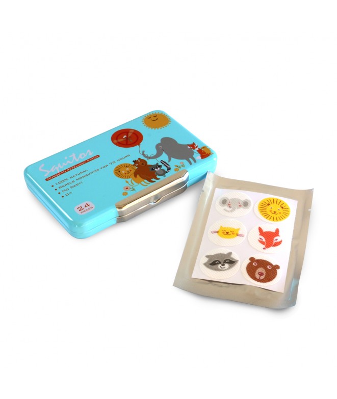 Estojo azul claro com band-aids decorados com desenhos de animais