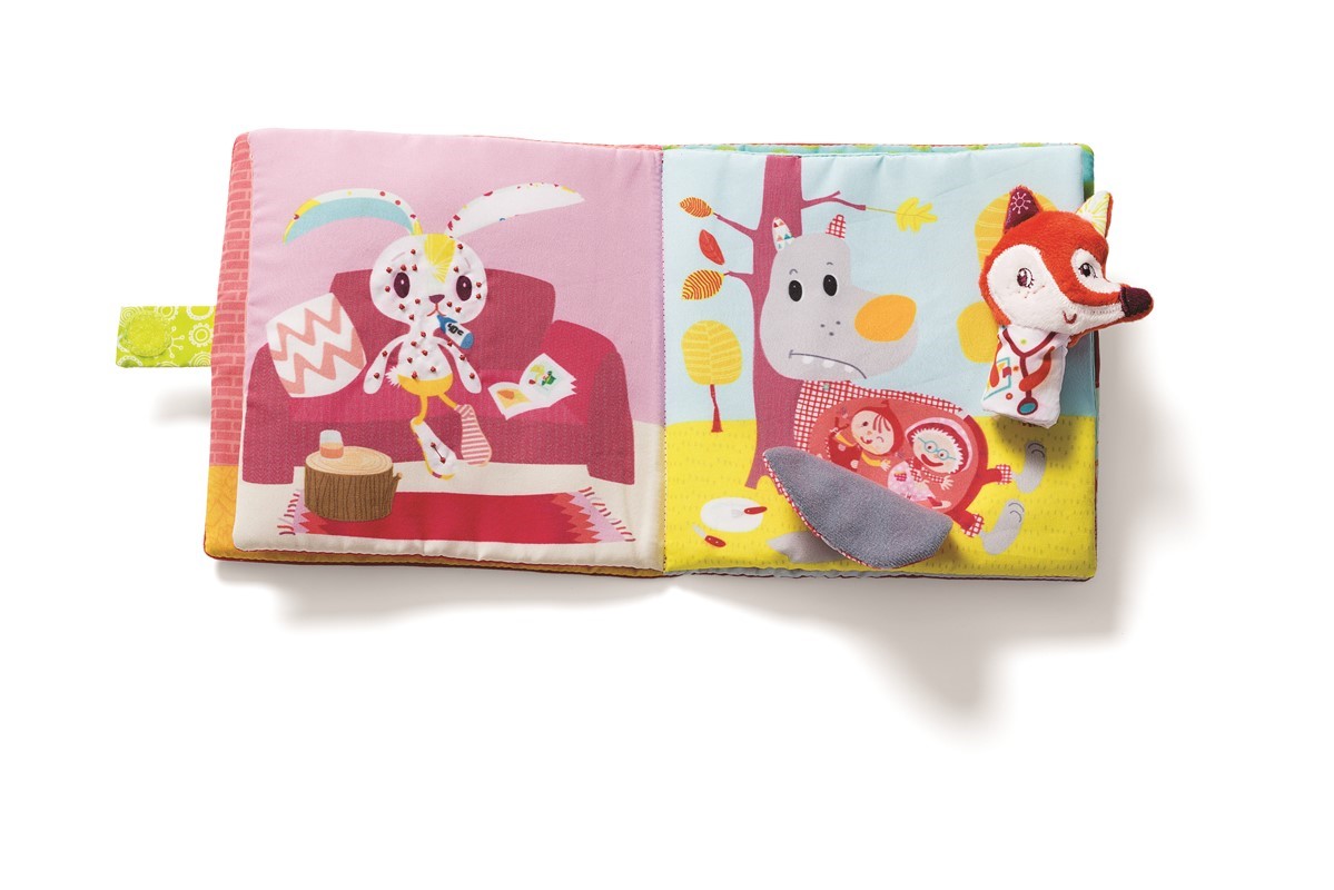 Livro infantil de pano colorido com figuras de coelho e raposa