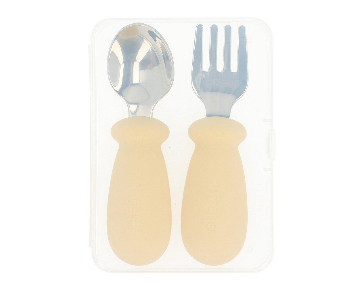 Conjunto infantil de garfo e colher com cabos de plástico creme e pontas de metal