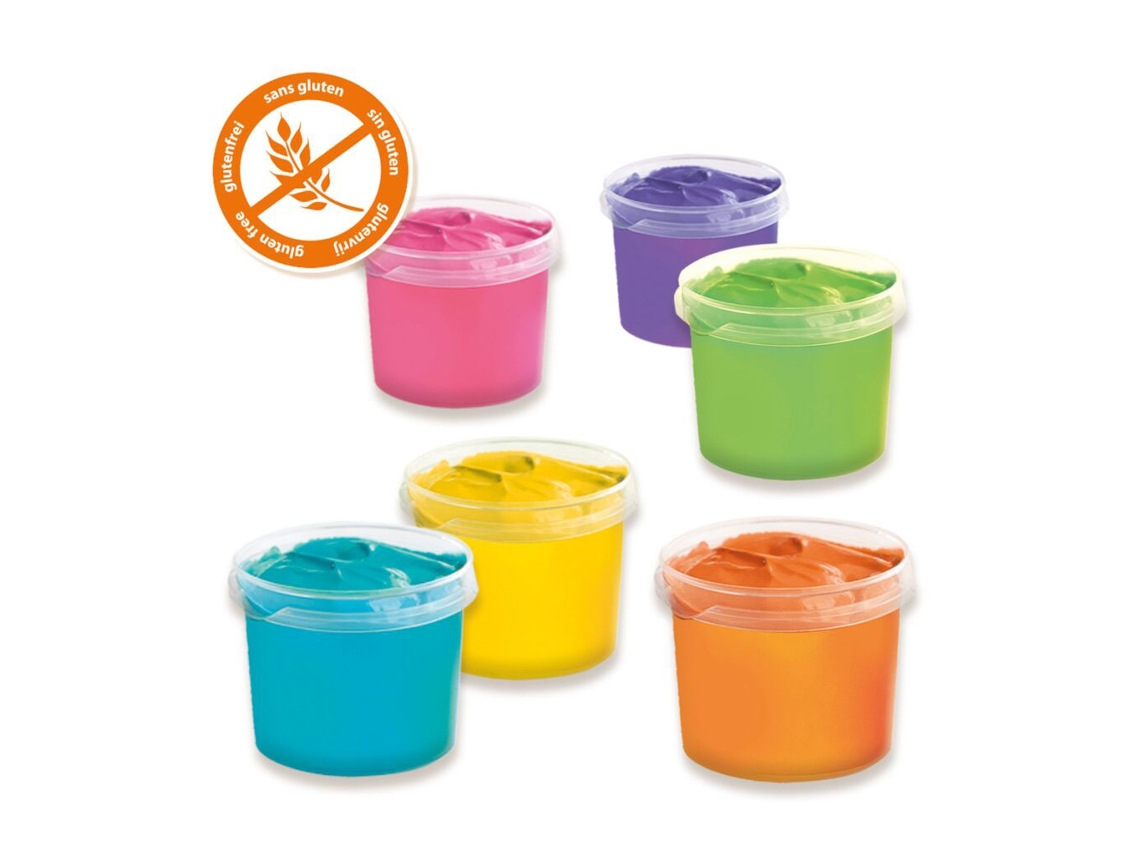 Recipientes de massa colorida com selo sem glúten