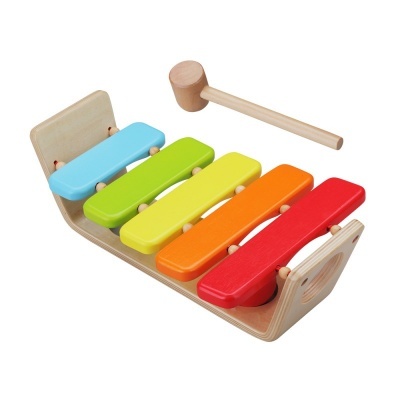 Xilofone infantil colorido de madeira com martelo
