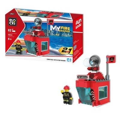 Conjunto de construção BLOCKI bombeiros com 82 peças, figura de bombeiro e estrutura vermelha com bandeira e sinalização