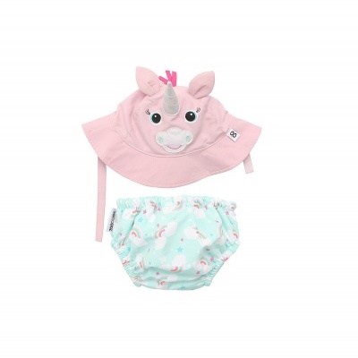 Conjunto bebé com chapéu rosa de unicórnio e cueca azul clara com padrão de unicórnios
