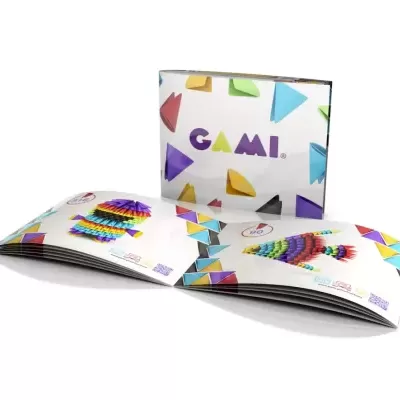 Livretos coloridos com instruções para construir piñatas de papel