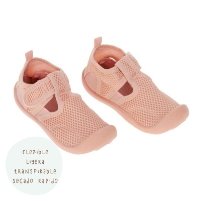 Sapatos infantis cor-de-rosa em malha respirável com sola flexível
