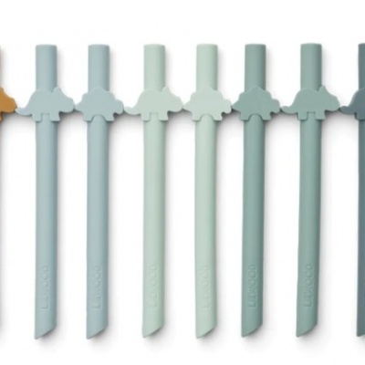 Conjunto de dez espátulas de silicone de cores diferentes organizadas em fila sobre fundo branco.