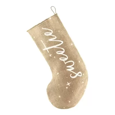 Meia de Natal castanha clara com pontos brancos e texto SWEETIE