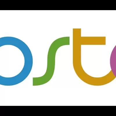 Logótipo colorido da marca slipstop com letras minúsculas