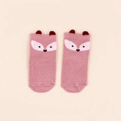 Meias cor-de-rosa com rosto de raposa e orelhas