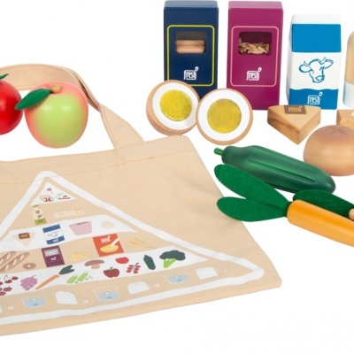 Brinquedo de alimentos em madeira com saco de pano e pirâmide alimentar