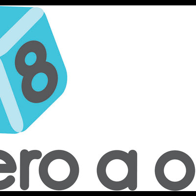 Logótipo com dado azul claro e texto 'zero a oito' em cinzento escuro