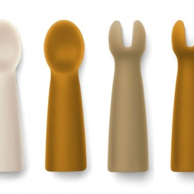 utensílios para bebé em plástico ou silicone, colheres e garfos em creme e castanho