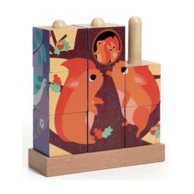 Brinquedo de blocos de madeira com esquilos coloridos