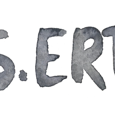 Texto 'MRS. ERTHA' em letras cinzentas com textura irregular.