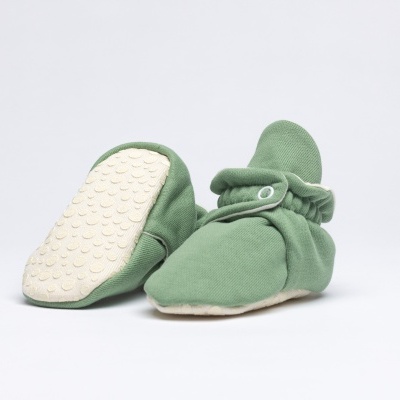 Chinelos de bebé verdes com sola antiderrapante branca