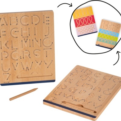 Conjunto educativo de pranchas de madeira com alfabeto e lápis, capas coloridas com padrões geométricos.