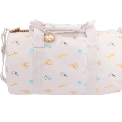 Mala saco cilíndrico creme com padrão de animais coloridos e alças creme