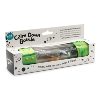 Garrafas Calm Down DIY com tampa verde em caixa branca com texto em inglês