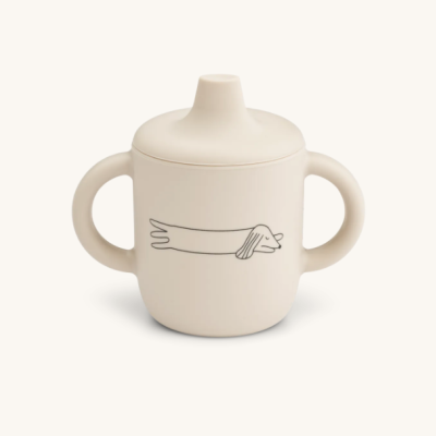 Copo infantil bege com tampa e desenho de cão alongado