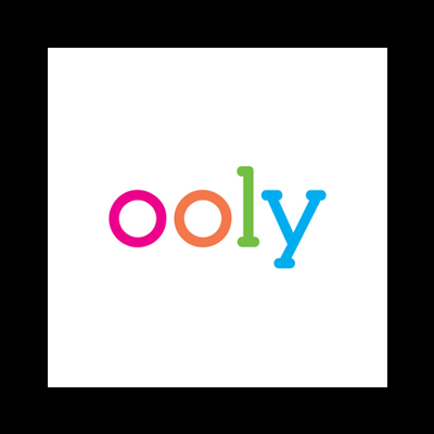 Logótipo colorido da marca 'ooly'