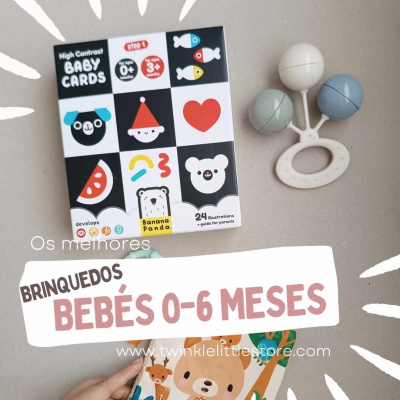 Brinquedos para bebés 0-6 meses incluindo cartões de alta contraste e chocalho com bolas coloridas.