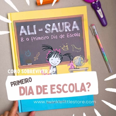 Livro infantil 'ALI - SAURA & o Primeiro Dia de Escola' com caneta colorida sobre uma superfície bege