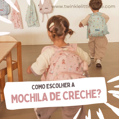 Crianças com mochilas de creche rosa e azul claro em interior, texto sobre mochila de creche.