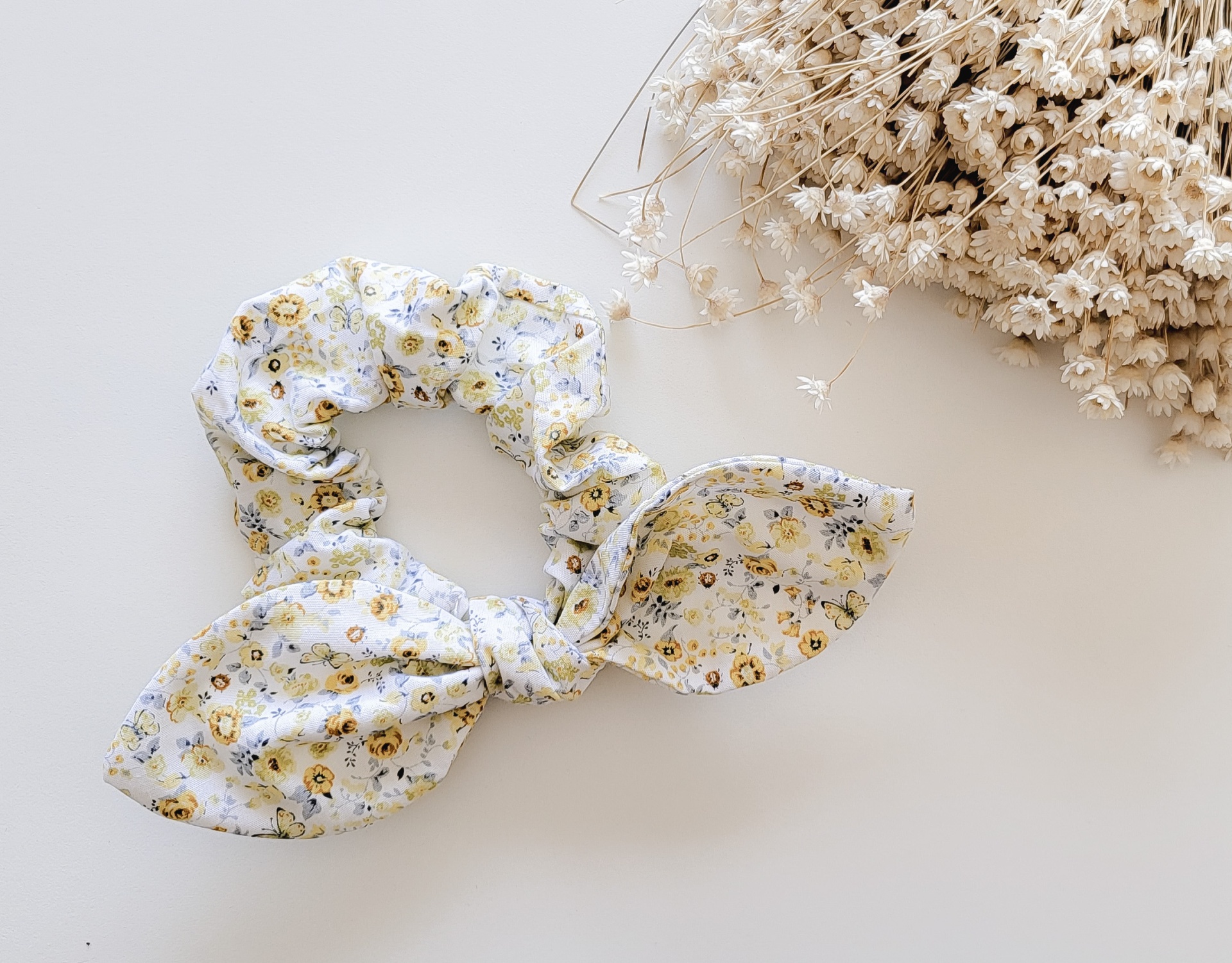 Elástico para cabelo floral com laço e ramo seco