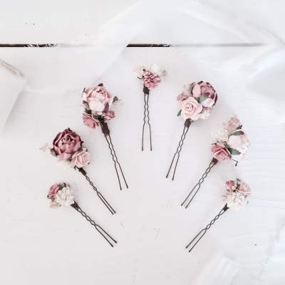 Conjunto de presilhas para cabelo com flores rosas e brancas