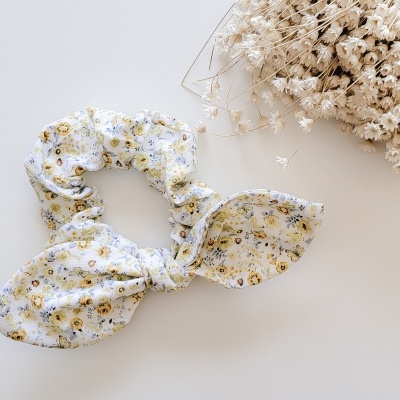 Elástico para cabelo floral com laço e ramo seco