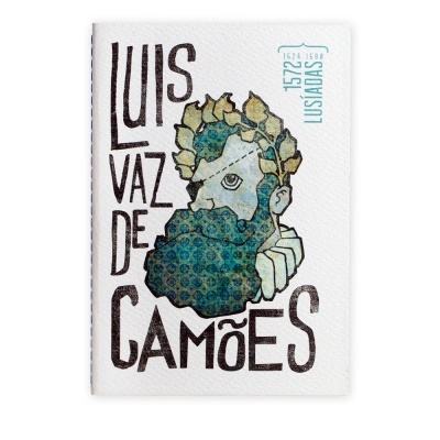 Capa de livro branco com ilustração e texto sobre Luís Vaz de Camões.