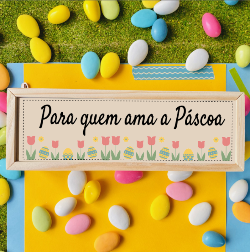 Caixa de madeira decorada com texto 'Para quem ama a Páscoa' com ovos de chocolate coloridos ao redor