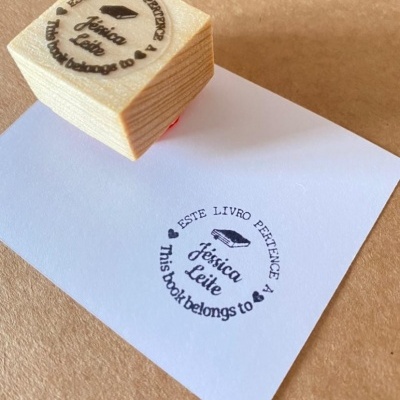 Carimbo&#x20;para&#x20;livro&#x20;-&#x20;&#x27;Este&#x20;livro&#x20;pertence&#x20;a&#x27;&#x20;-&#x20;3x3cm