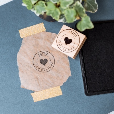 Carimbo&#x20;-&#x20;Feito&#x20;com&#x20;carinho&#x20;-&#x20;4x4cm