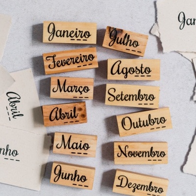 Carimbos&#x20;-&#x20;&#x20;Cole&#x00E7;&#x00E3;o&#x20;Meses&#x20;do&#x20;ano&#x20;-&#x20;2x5cm&#x2F;2x4cm