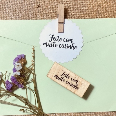 Carimbo&#x20;-&#x20;Feito&#x20;com&#x20;muito&#x20;carinho&#x20;-&#x20;2x5cm