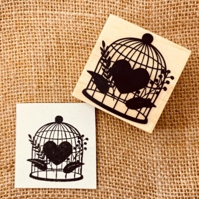 Carimbo&#x20;-&#x20;Cora&#x00E7;&#x00E3;o&#x20;na&#x20;gaiola&#x20;-&#x20;5x5cm