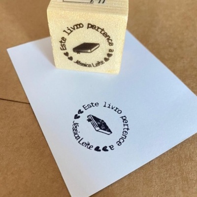 Carimbo&#x20;para&#x20;livro&#x20;-&#x20;&#x27;Este&#x20;livro&#x20;pertence&#x20;a&#x27;&#x20;-&#x20;3x3cm