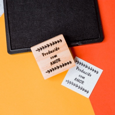 Carimbo&#x20;-&#x20;Produzido&#x20;com&#x20;amor&#x20;-&#x20;4x4cm