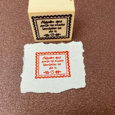 Carimbo&#x20;-&#x20;Algu&#x00E9;m&#x20;que&#x20;ama-te&#x20;muito&#x20;lembrou-se&#x20;de&#x20;ti&#x20;-&#x20;4x4cm