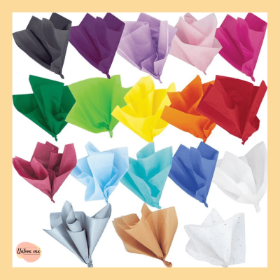 Lenços de bolso coloridos em tecido fino dobrados para homem