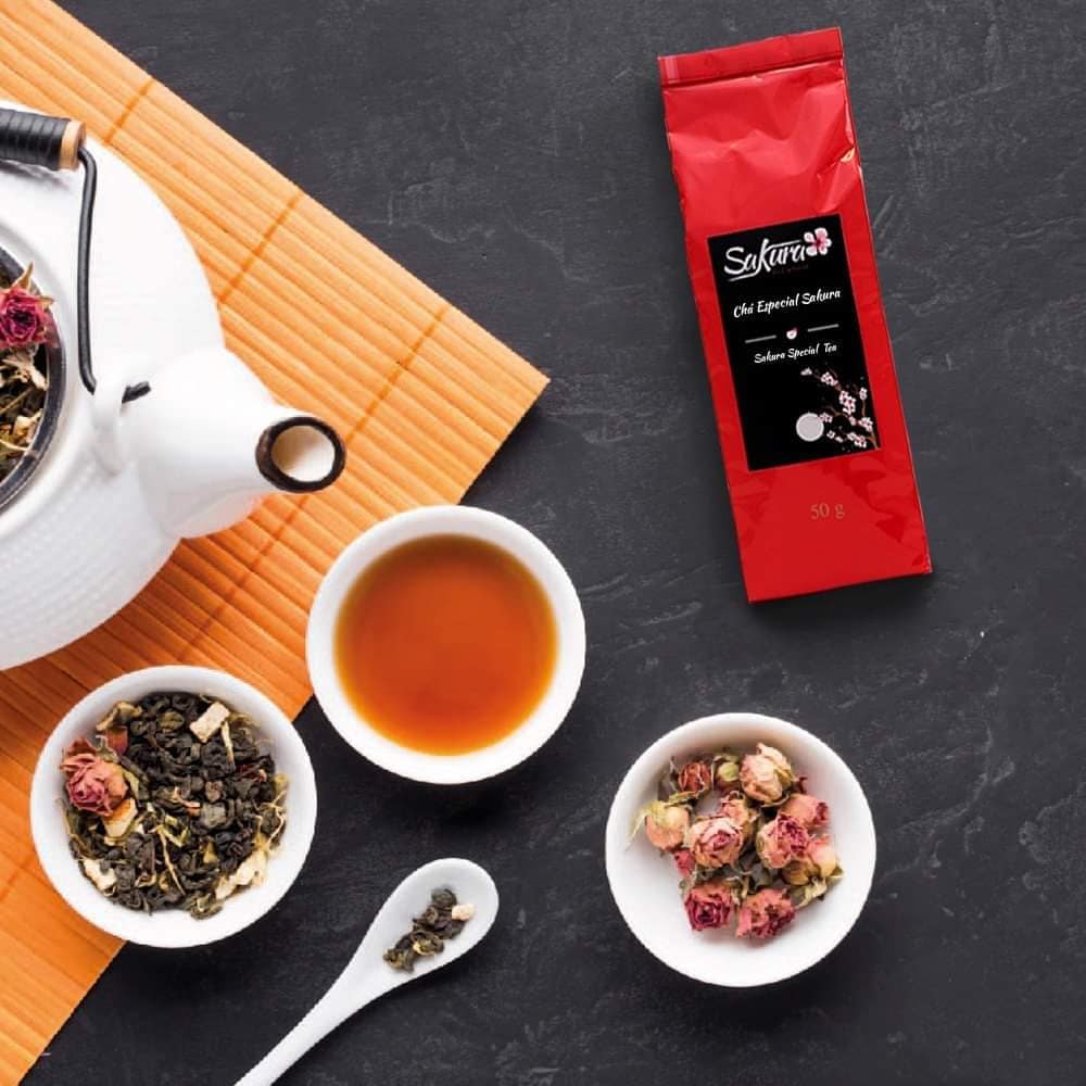 Chá Especial Sakura Pacote de chá Solterra Chá Especial Sakura com cháira, chávena e tigelas de chá