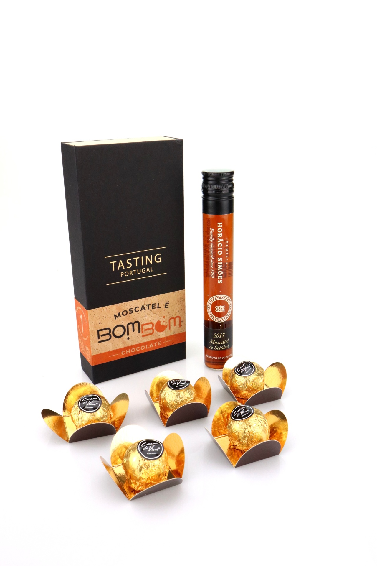 Moscatel é BomBom Caixa preta de bombons e tubo de Moscatel com bombons dourados