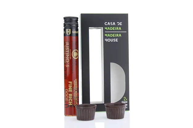 Casa de Madeira Conjunto de produtos Casa de Madeira Madeira House com recipientes e embalagem preta e branca