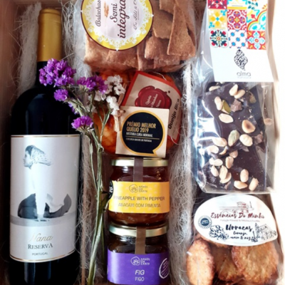 https://www.unboxportugal.com/product/cabaz-minhoto-em-caixa-de-madeira