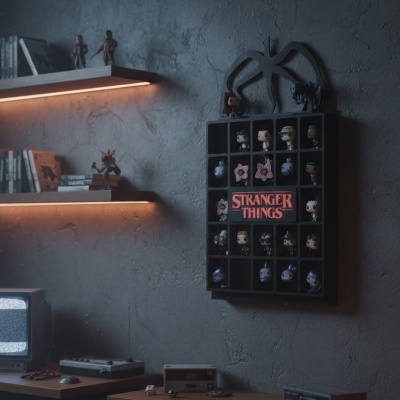 Expositor mural preto para figuras Funko Pop com placa Stranger Things e fundo cinza