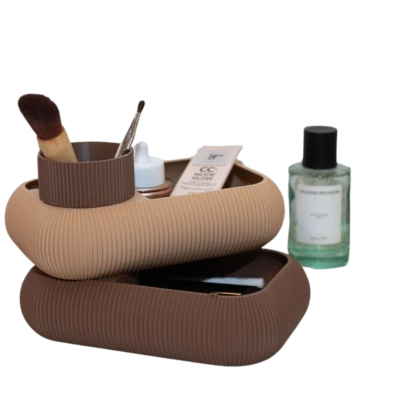 Conjunto de organizadores de maquilhagem em silicone castanhos com pincéis e produtos cosméticos